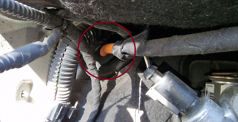 Kabeldurchführung an der Tülle ins Fahrzeuginnere