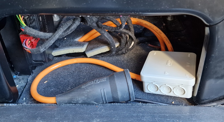 Schukostecker am Beifahrersitz